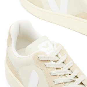 Veja V-90 Sneaker