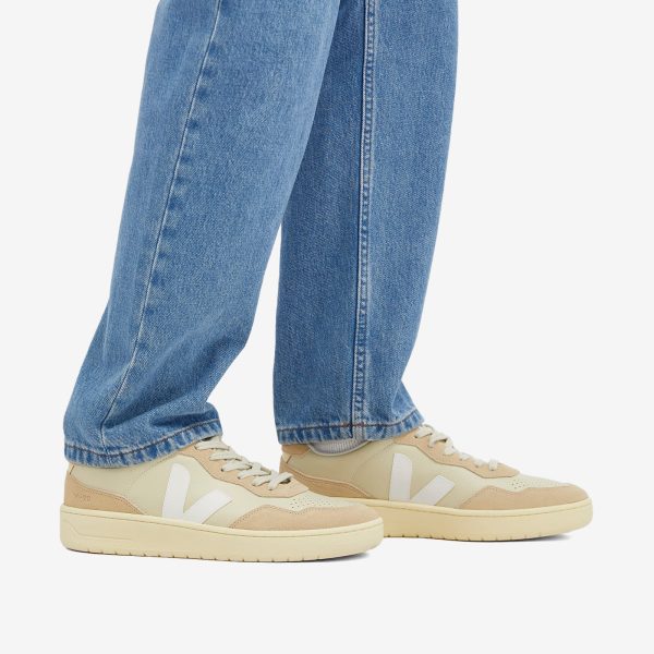 Veja V-90 Sneaker