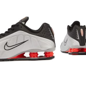 Nike Shox R4 Sneaker