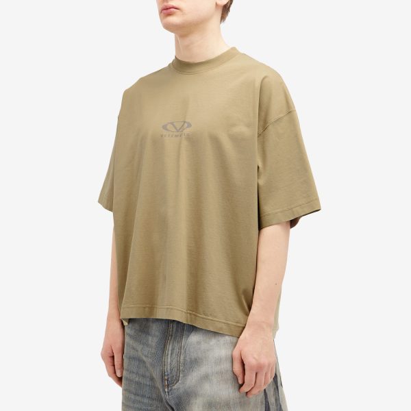 VETEMENTS Oval Logo Cropped Boxy T-Shirt