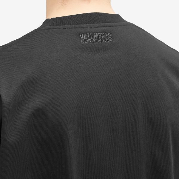 VETEMENTS Oval Logo Oversized T-Shirt